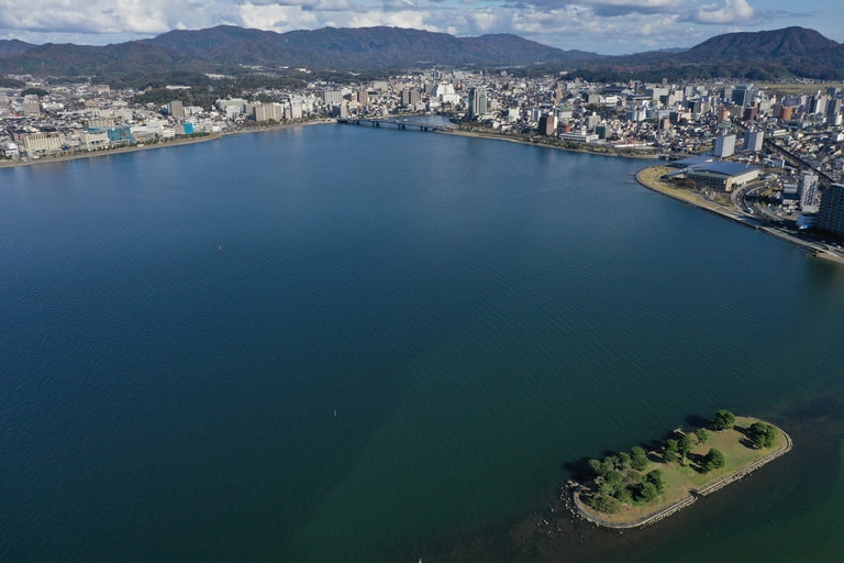 嫁ヶ島上空から松江市街を望む